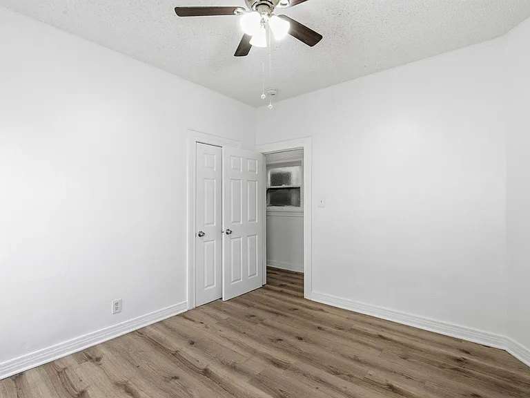 707 W 48th Street — Photo 10