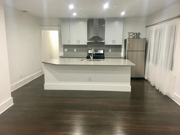 3409 W 27th St — Photo 3
