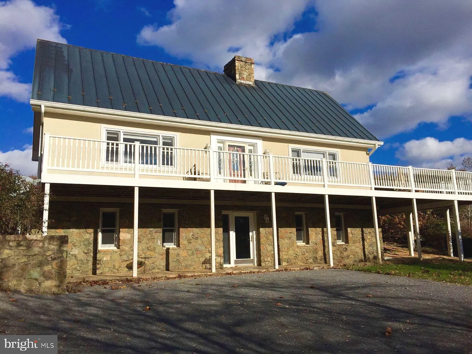4 bed, 3.5 bath, 3810 sqft, $3,800 — Photo 2