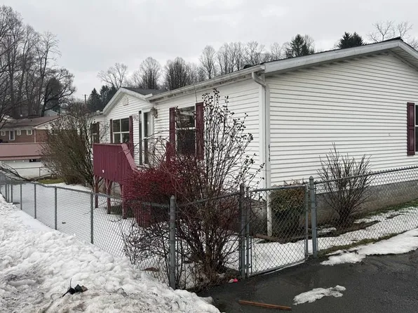 6110 Robert C Byrd Dr, Beckley, WV 25801