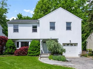 4 Chatham Pl, White Plains, NY 10605