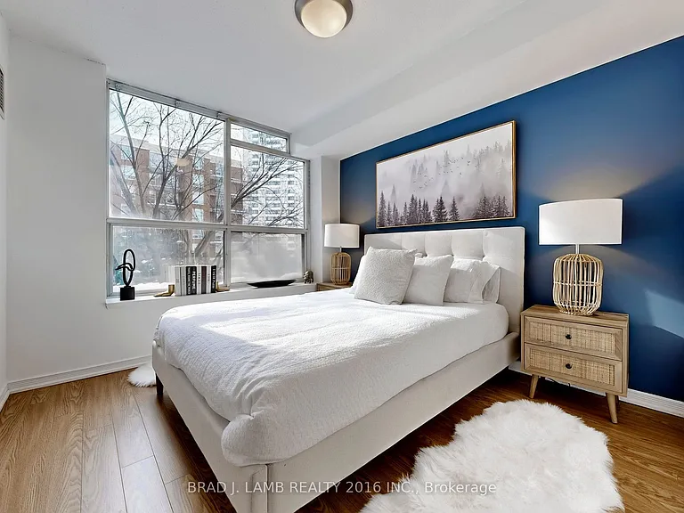 245 Davisville Ave #302 — Photo 10