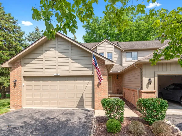 31542 Merriwood Park Dr, Livonia, MI 48152