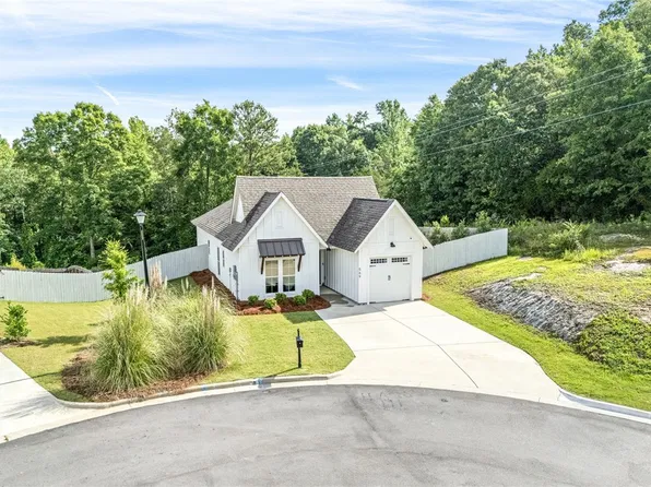 569 Cedarbrook Dr, Auburn, AL 36830