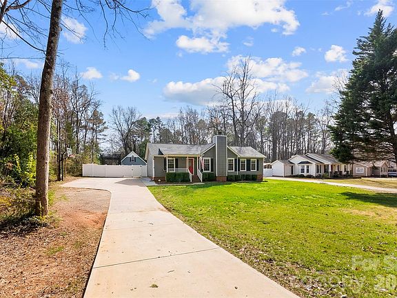 3rd image of 1211 Armstrong Ford Rd