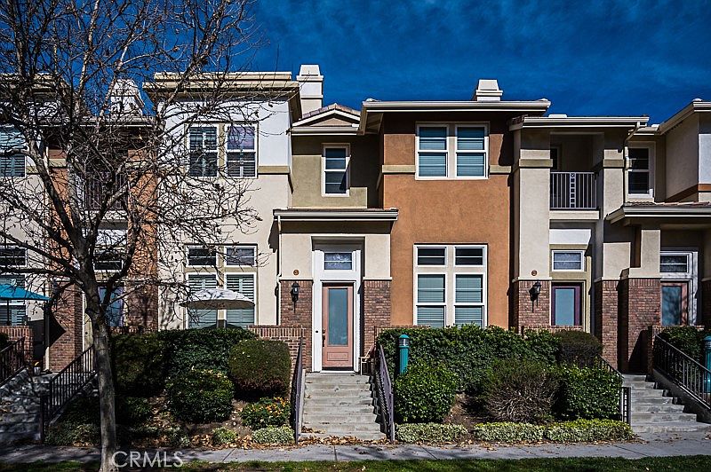 1st image of 605 W 1st St #112