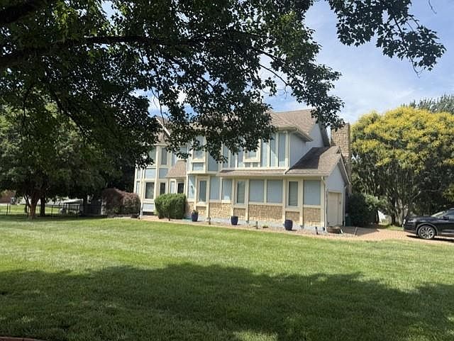 2nd image of 1090 NE Blackwell Rd