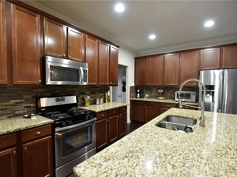 1805 Kingsbridge Ct — Photo 9