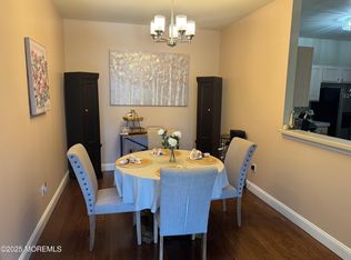 21 Foxwood Rd, Lakewood, NJ 08701