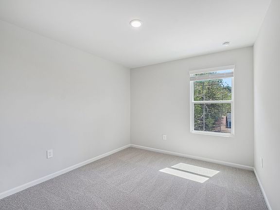 4th image of 712 Southland Dr