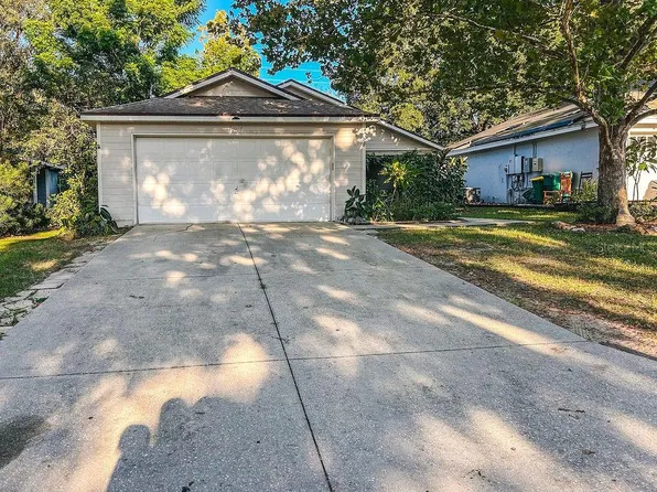 704 Kenmoore Ct, Eustis, FL 32726
