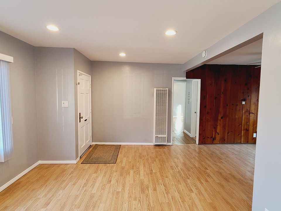 1st image of 11524 Broadway