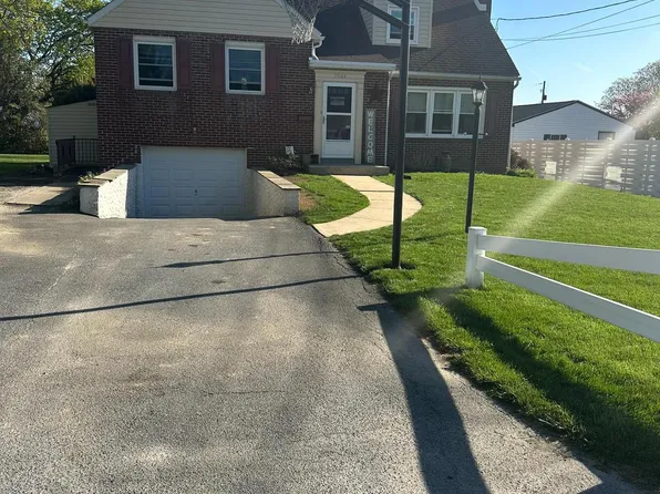 2044 Manor Ridge Dr, Lancaster, PA 17603