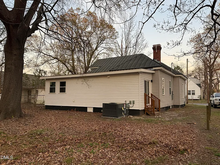 1012 S Franklin St — Photo 29