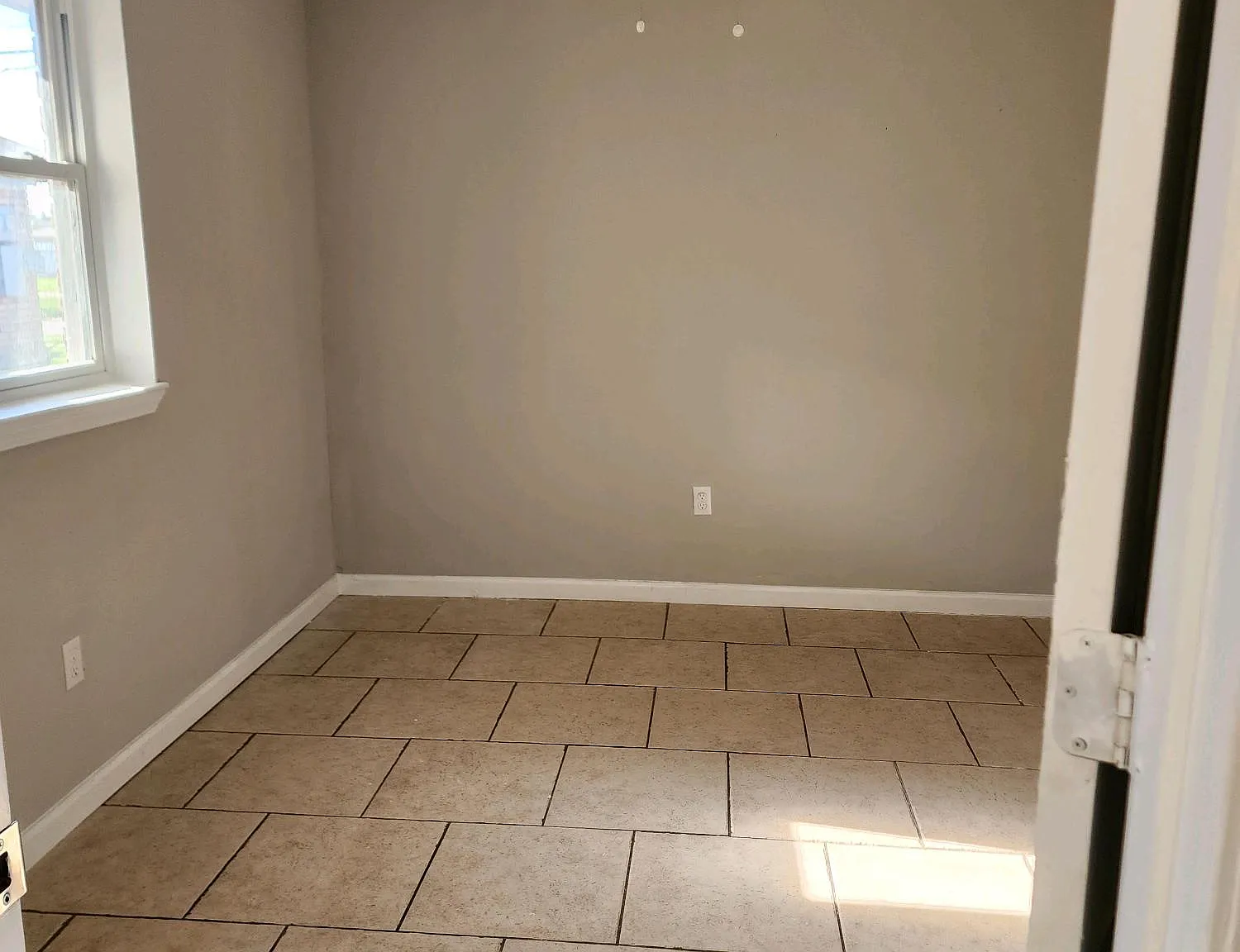 3 bed, 1400 sqft, $1,300 — Photo 4