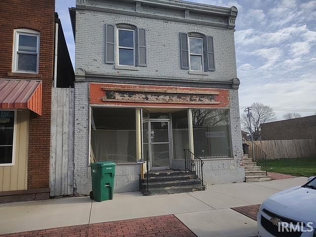 1st image of 422 W 7th St