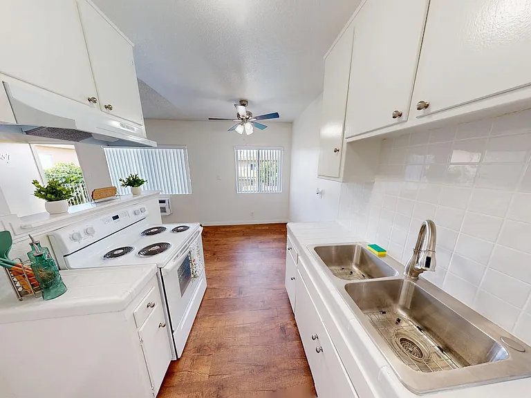 16220 Cornuta Apartments — Photo 21