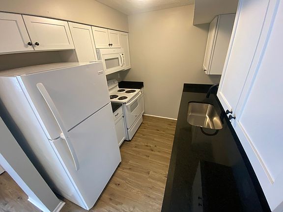 5th image of 3839 Center St #26