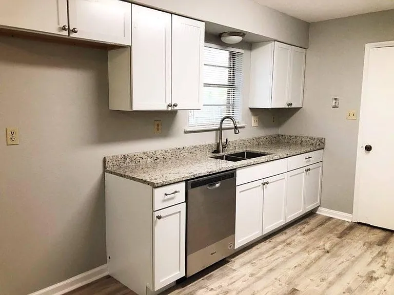 310 Lake Erie Dr — Photo 5