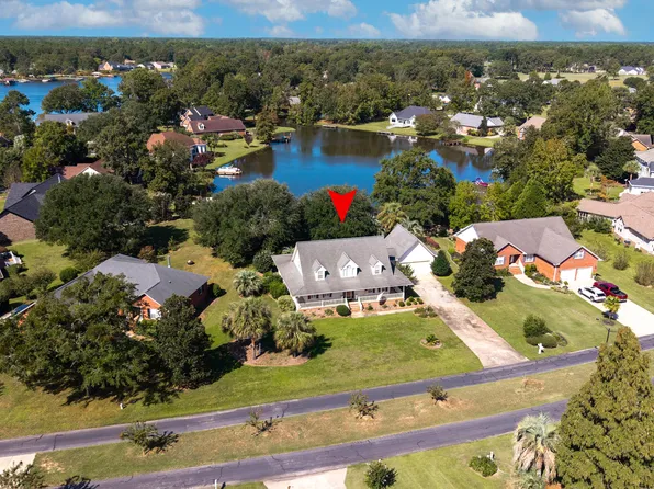 29 Plantation Dr, Manning, SC 29102