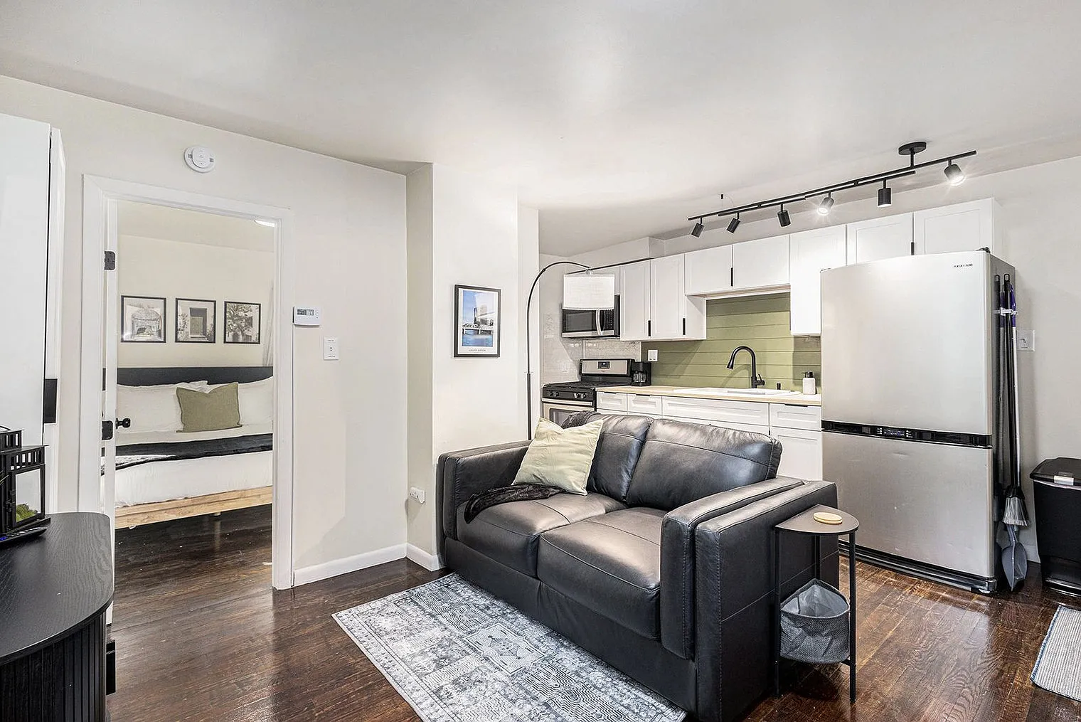 1 bed, 1.0 bath, 398 sqft, $2,365 — Photo 1