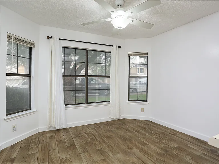 7068 Beech Trail Dr — Photo 6