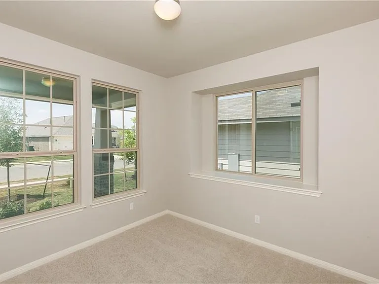 612 Palmilla St — Photo 12