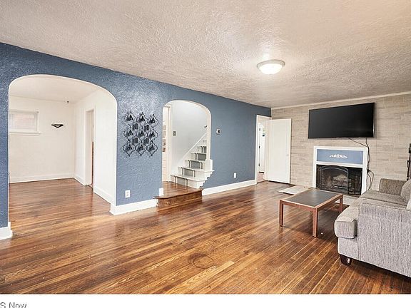 3rd image of 545 Moreley Ave