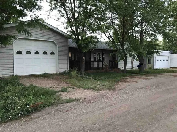 1043 Lake St, Belle Fourche, SD 57717