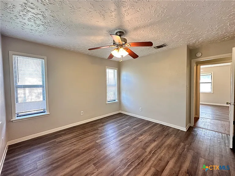 906 N Lbj Dr #4 — Photo 10