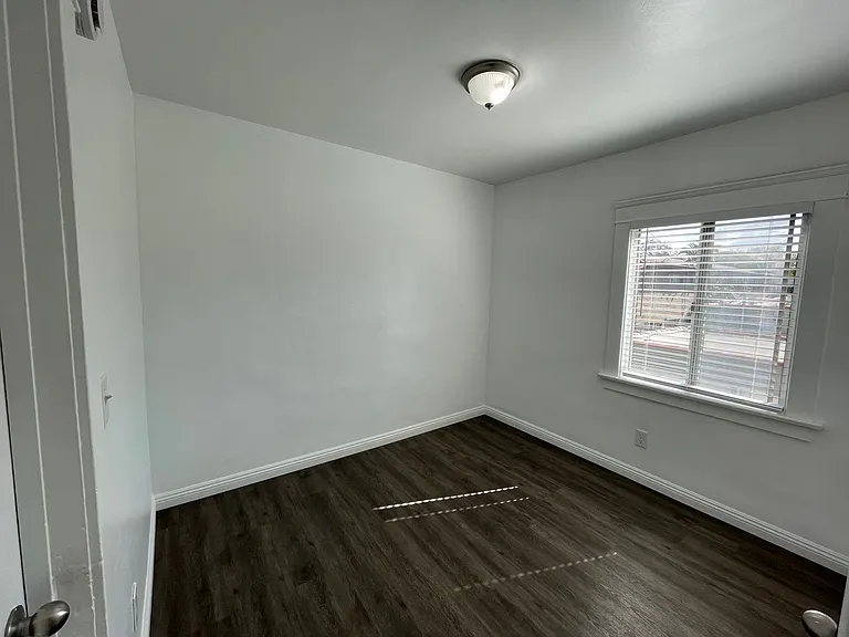636 Lime Ave — Photo 8