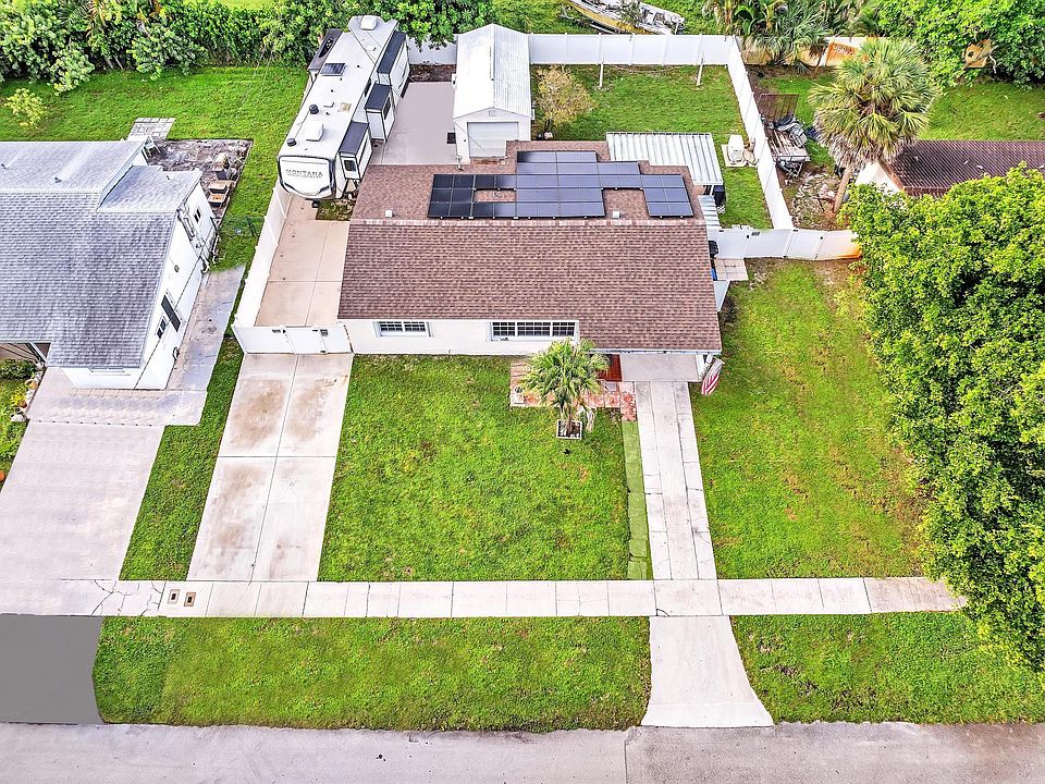 1st image of 2420 SW 14th Court