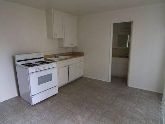 2nd image of 234 N Hollywood Way