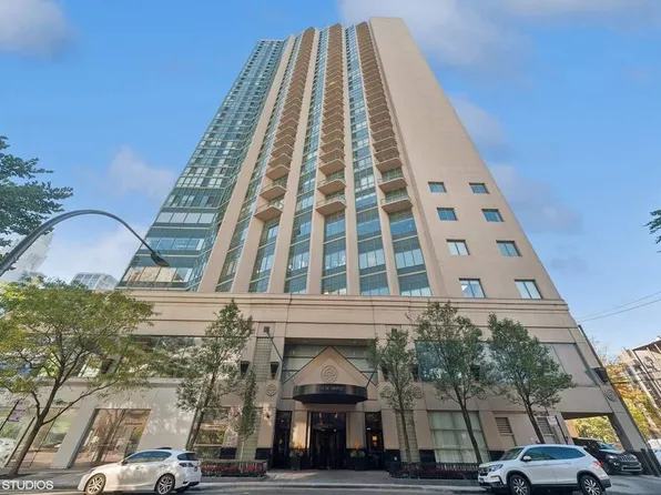 111 W Maple St APT 909, Chicago, IL 60610