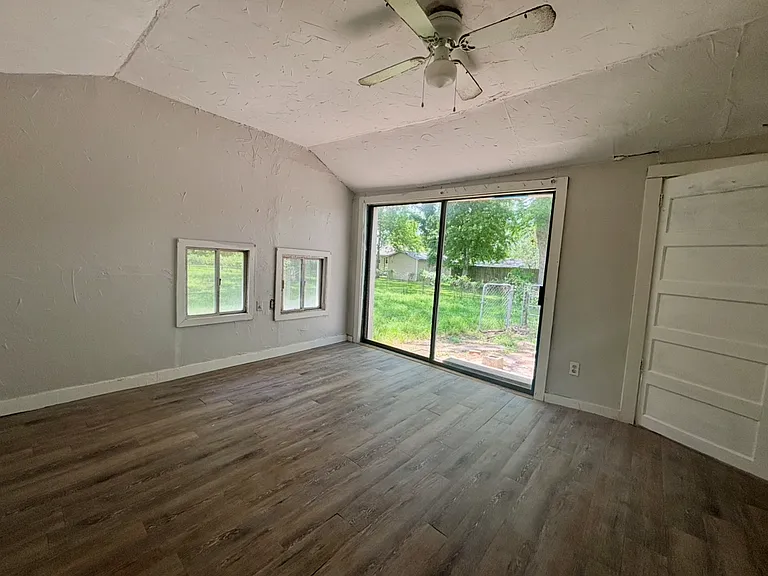 701 N Hackberry St — Photo 4