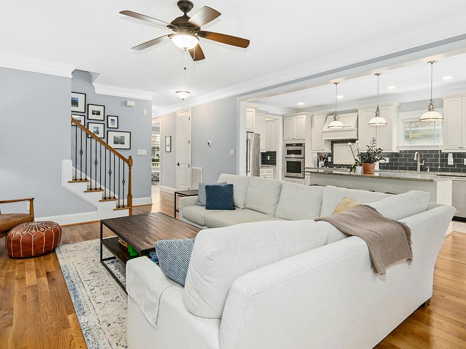 2nd image of 2631 Davis St