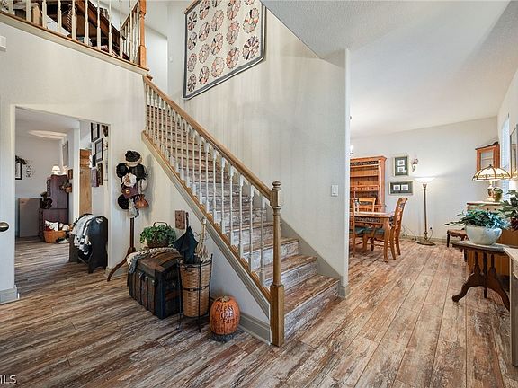 5th image of 22800 N River Rd