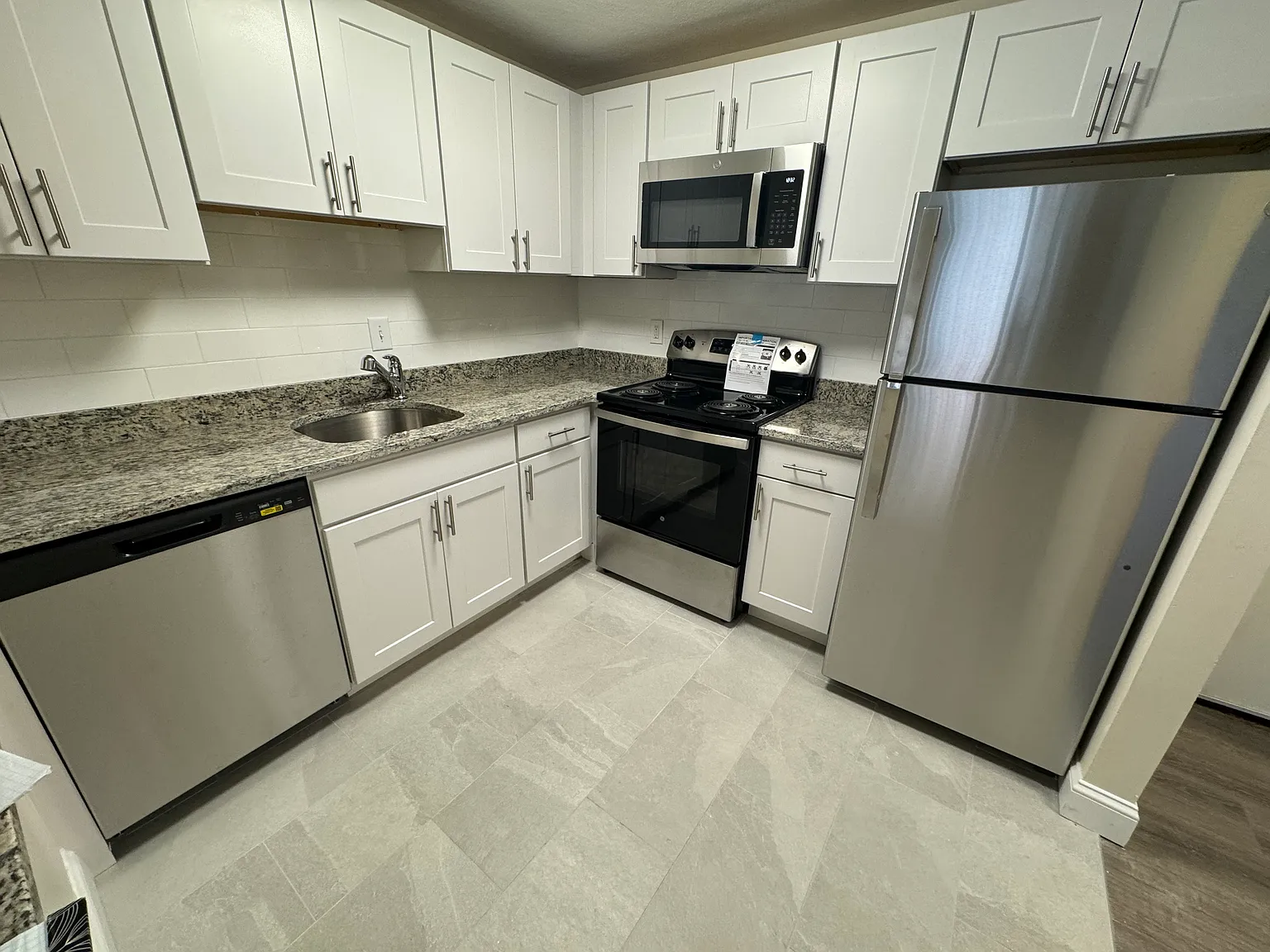 1 bed, $2,100 — Photo 4