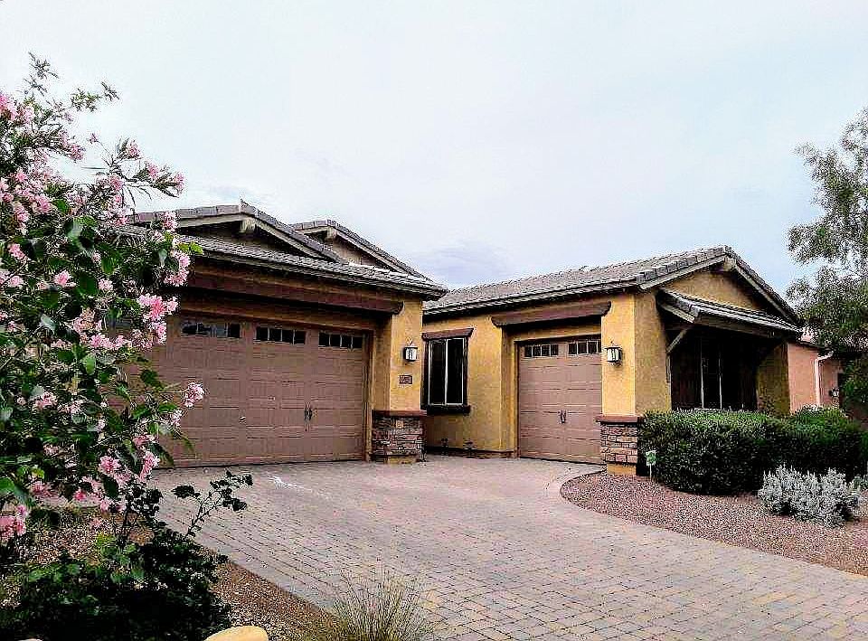 Single story, 3 car garage 