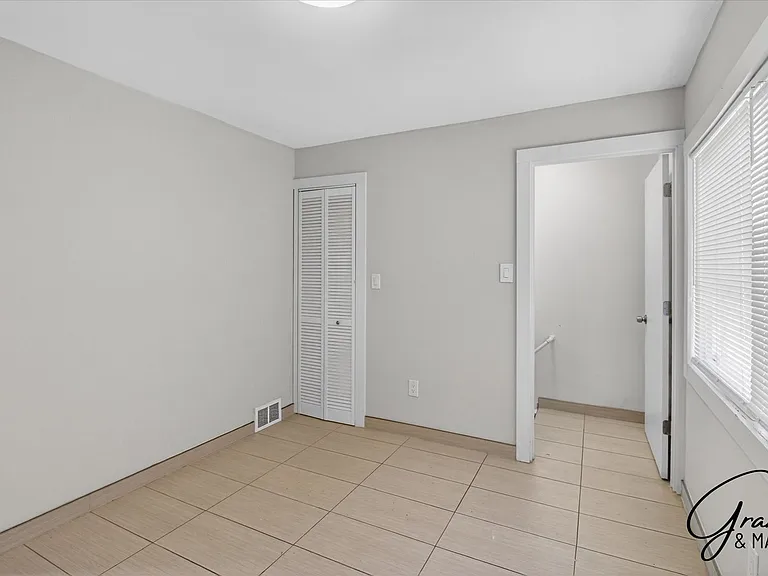 2315 Yemans St — Photo 13