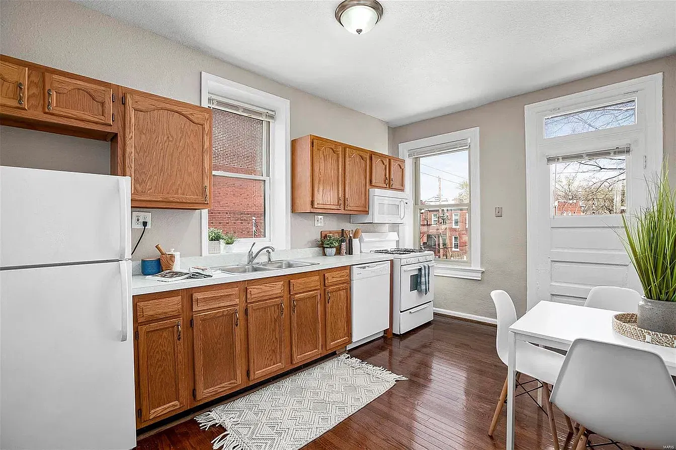 3 bed, 1220 sqft, $1,695 — Photo 4