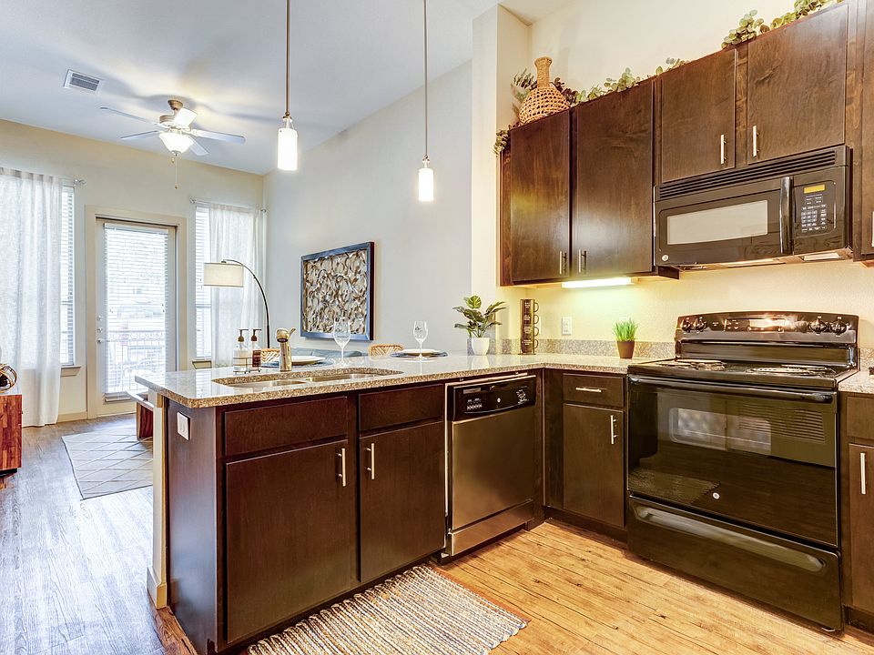 Upgraded Cabinets & Full Appliance Package