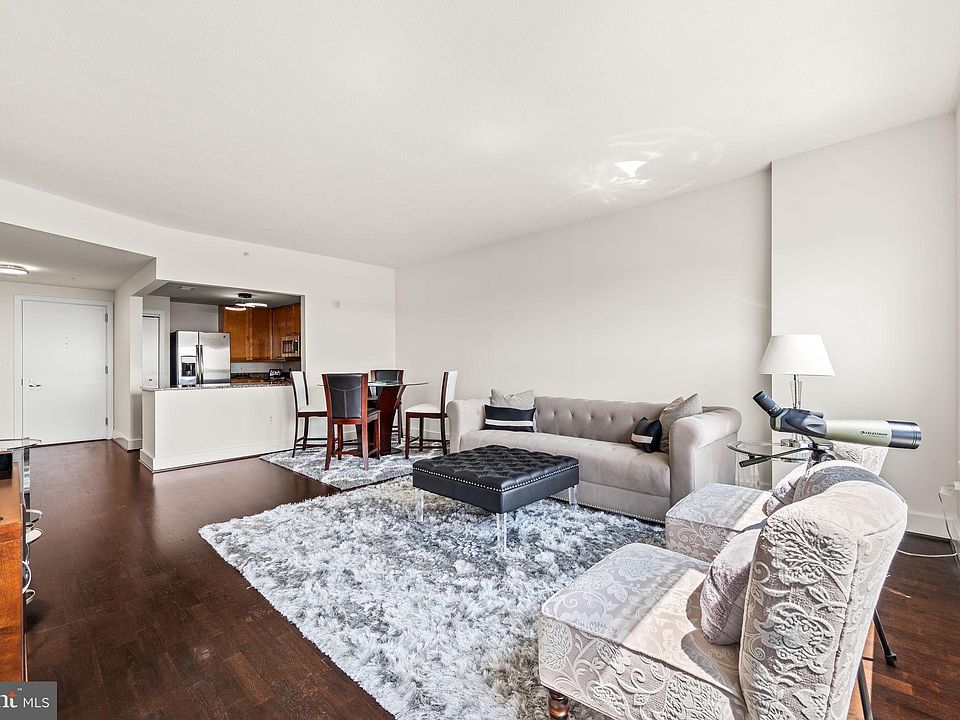1st image of 717 S Columbus Blvd Unit 912