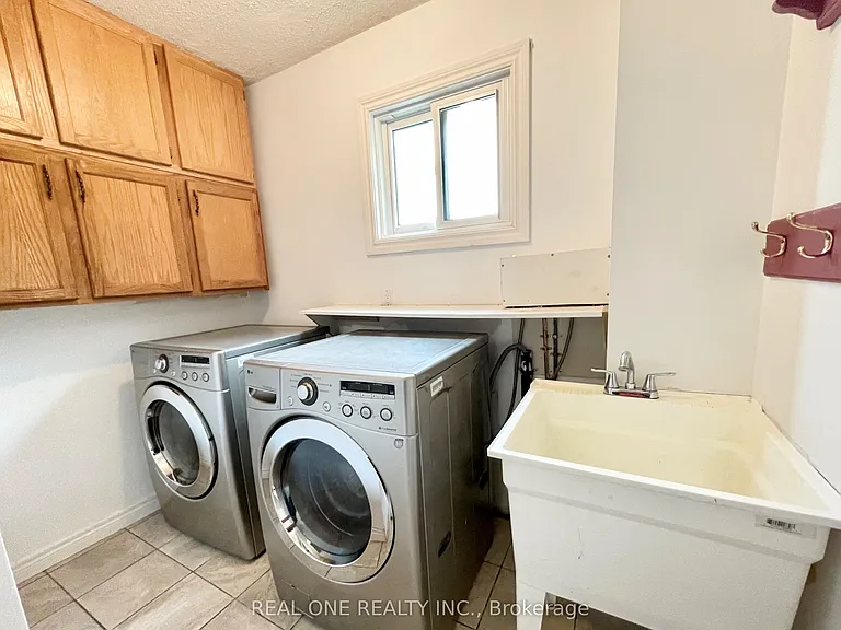 19 Blair Cres — Photo 25
