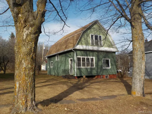 212 4th St, Alpha, MI 49902