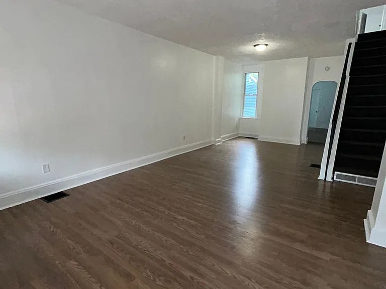 367 Hewitt St — Photo 2