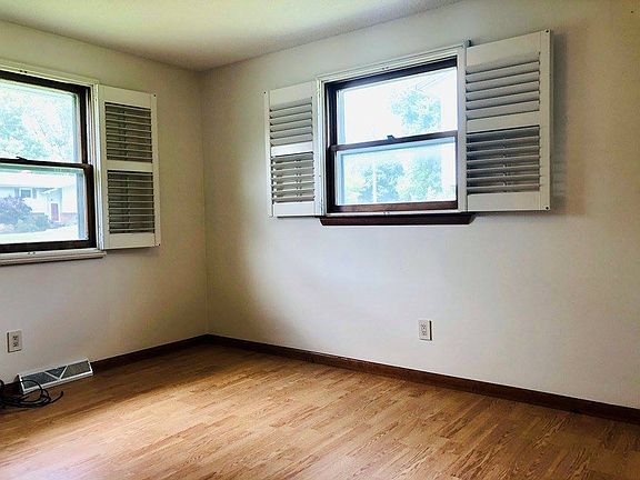 5th image of 2167 Cloverdale Dr