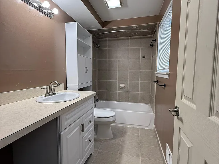 29841 Everett St — Photo 10