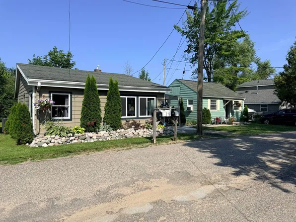 127 & 129 Tin Pan Aly, Houghton Lake, MI 48629