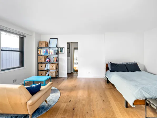 330 Third Avenue image 4 of 5